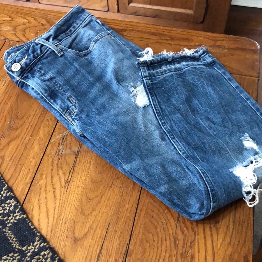 Maurice’s distressed crop denim